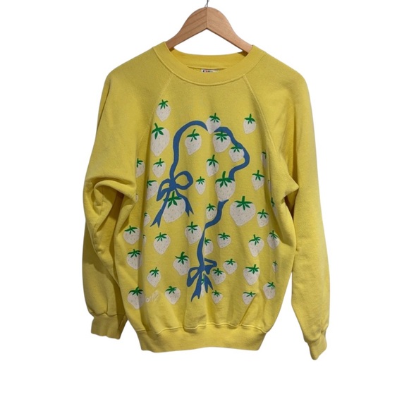 Hanes Vintage 80s Yellow Crewneck Long Sleeve Sweatshirt Strawberry Bow Cotton - Picture 1 of 5